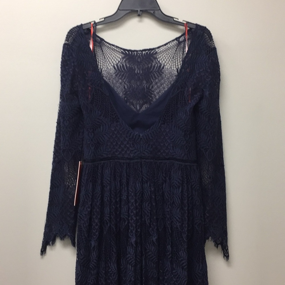 Monique Lhuillier Long Sleeve Formal Lace Gown - Picture 10 of 11